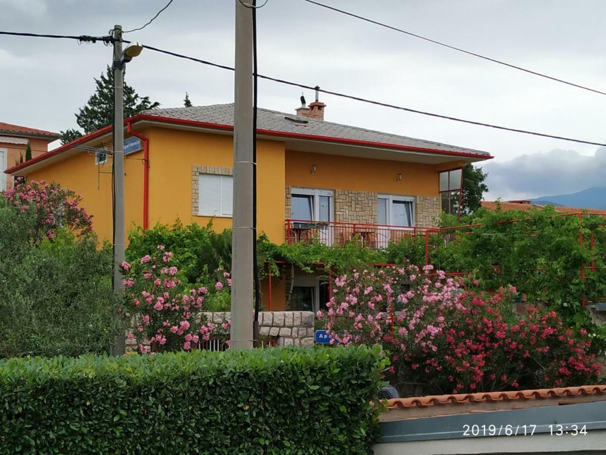 Apartments Maricic 200 Meters From The Beach Novi Vinodolski Exterior foto