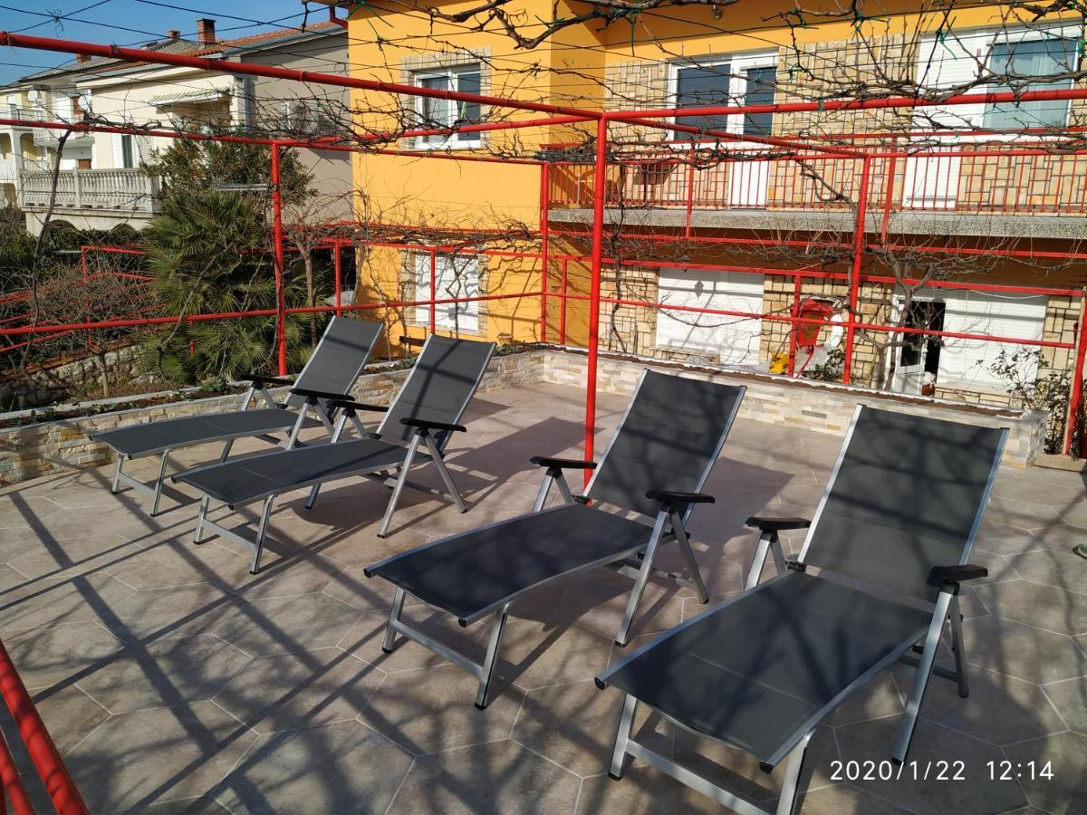 Apartments Maricic 200 Meters From The Beach Novi Vinodolski Exterior foto
